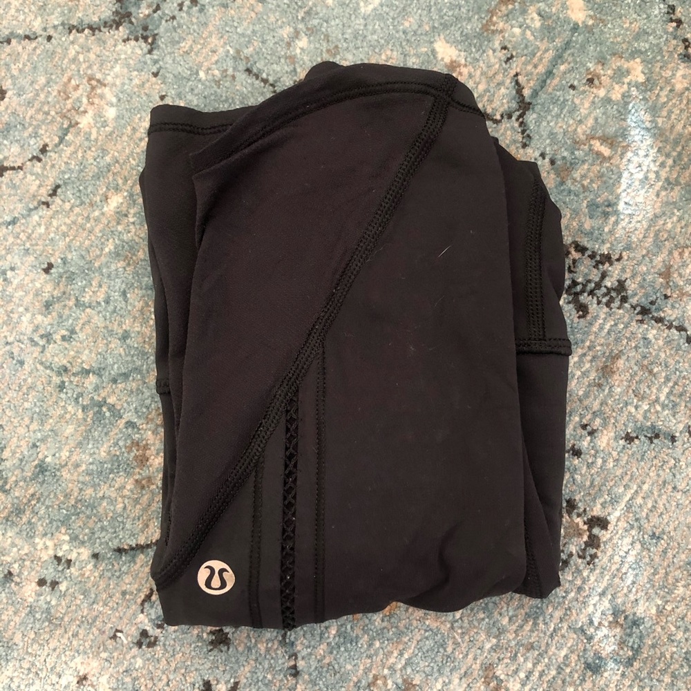 Capri Lululemon leggings - fishnet down the side - Picture 5 of 5